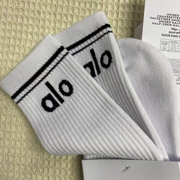 Alo Yoga Unisex Throwback Sock | Retro Stripe Socks | 2 Packs - Picture 3 of 4